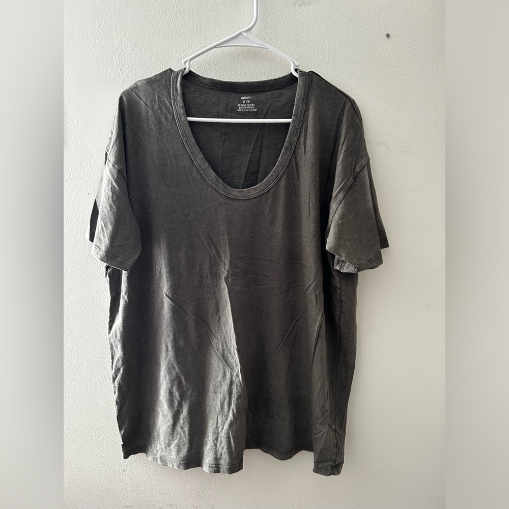 Women’s Aerie Size medium gray scoop neck t-shirt